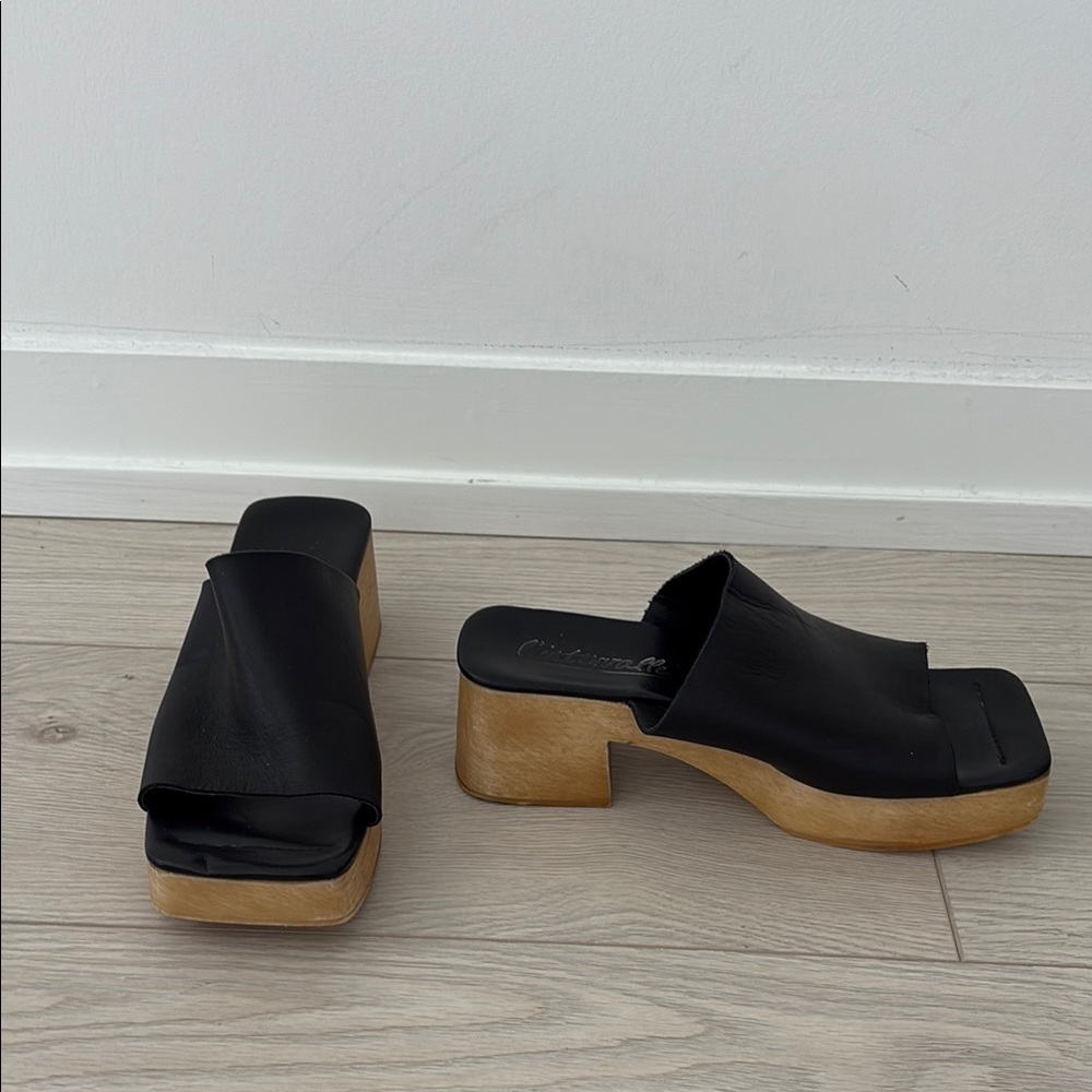 L'INTERVALLE Black and Tan Mules with Wooden Heel